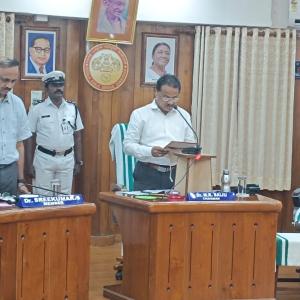 Dr.MR Baiju, Hon.Chairman of Kerala PSC, read out the Preamble of Indian Constitution to honour 75th Anniversary of adoption of Indian Constitution held in the Commission Hall on 26/11/2024